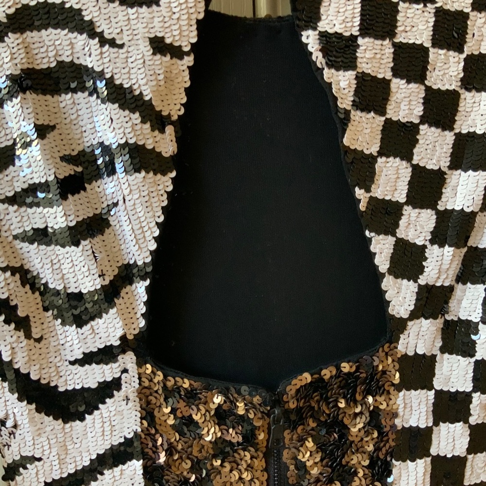 ALICE + OLIVIA JAE MULTI SEQUIN KEYHOLE MINI DRESS - Picture 6 of 16